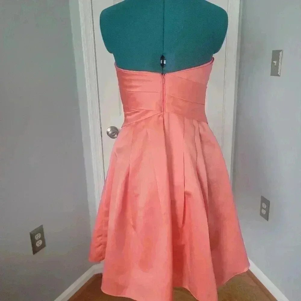 David's Bridal Sweetheart Neckline Size 4 A-line Satin Cocktail Dress - Picture 3 of 6